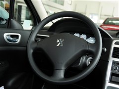 2013款 两厢 1.6L 自动舒适版