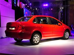 2010  2.0L Զ