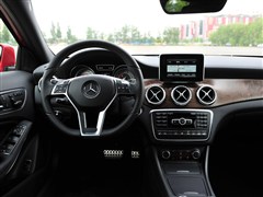 2015�� GLA 260 4MATIC �˶���