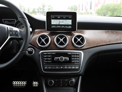 2015�� GLA 260 4MATIC �˶���