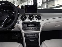 2015�� GLA 220 4MATIC ʱ����