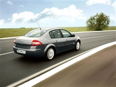 ÷ 2006 SEDAN 2.0 4AT