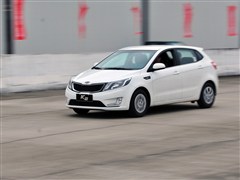 2012�� ���� 1.6L AT Premium