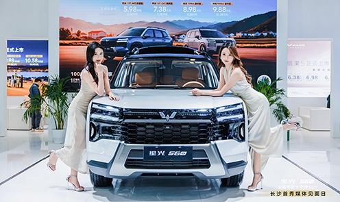 6��ȫ��Ӳ�ɴ�ռ�SUV�ǹ�560��ɳ���㣬ȼ���ǳǳ�Ȧ